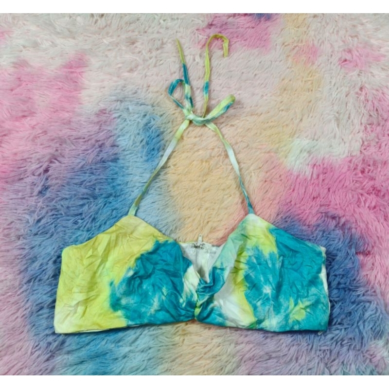 แบรนด์ REHAB LAB size s เสื้อแฟชั่นสีมัดย้อมมีคล้องคอซิปด้านหลัง งานสวยสภาพใหม่ค่ะ
รอบอก 32-34 นิ้ว
