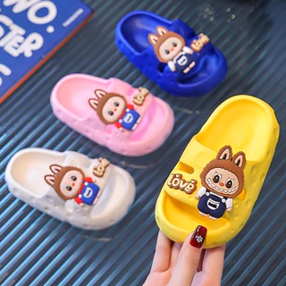 รองเท้าแตะเด็ก แต่งตัวการ์ตูนลาบูบู้ วัสดุยางนิ่ม มีกันลื่น children's shoes Labubu พร้อมส่งในไทย **