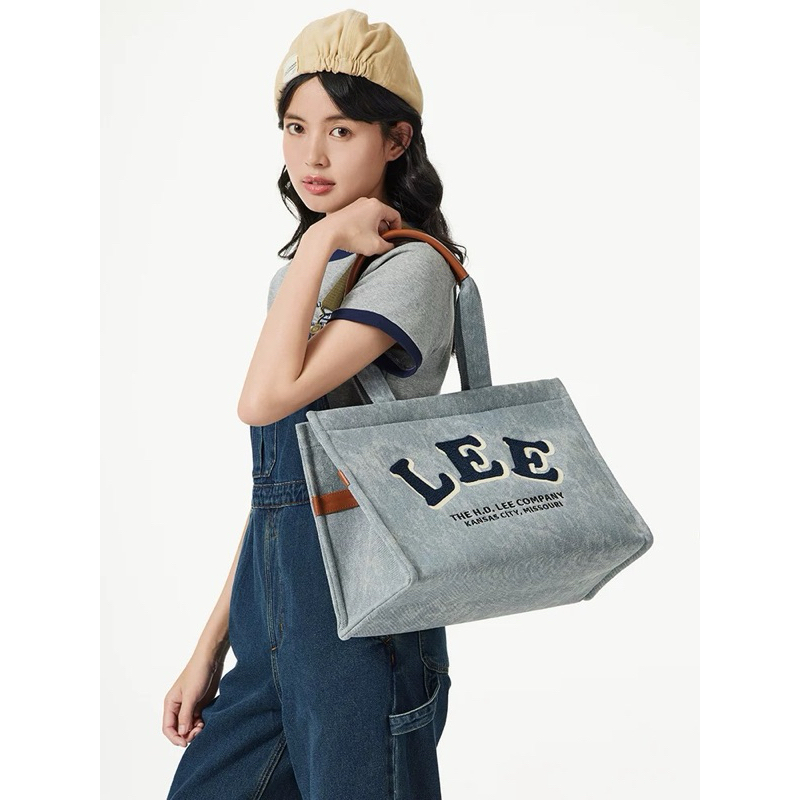 [พรีออเดอร์] กระเป๋า lee tote bag ยีนส์ ใส่ไอแพด ใส่โน้ตบุ้ค ขวดน้ำ ร่ม ใบใหญ่ everyday look สะพายข้