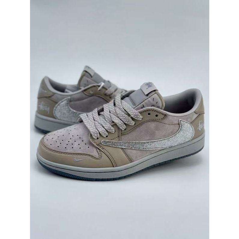 Nike Air Jordan 1 Low  Stussy รองเท้าผ้าใบอินเทรนด์และใช้งานได้หลากหลาย QY0368 -300CC