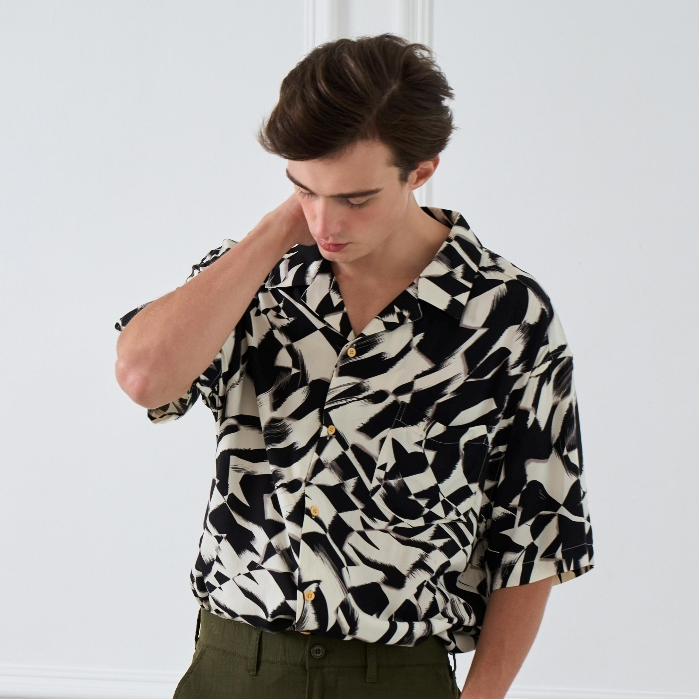OASIS เสื้อฮาวาย เสื้อเชิ้ตผู้ชาย แขนสั้น ลายพิมพ์ รุ่น MWSOH-4750-L สีดำ, เขียว  ผ้าเรยอน ใส่สบาย – โปรปัง
