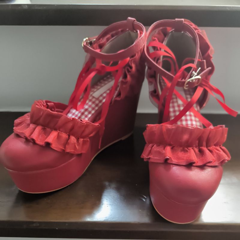 รองเท้า ญี่ปุ่น สีแดง แบรน lizlisa แท้ sz.s เหมาะกับ36 มือสอง สภาพดีอาจมีรอยถลอก เล็กน้อย ไม่มีผลต่อ