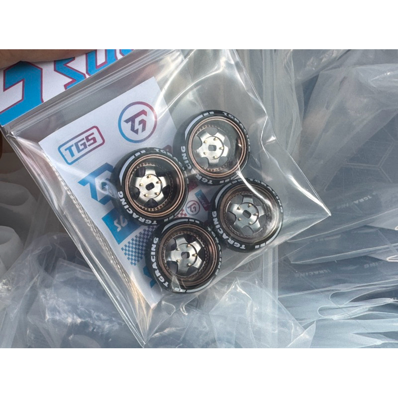 ล้ออลูเส้นผ่านศูนย์กลาง 20 มม. พร้อมยางดริฟท์ สำหรับรถบังคับ 1/28, 1/24 ขับสี่