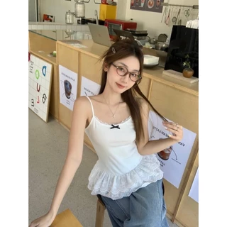 ส่งทันที Cici(NO. Q889/J2068) เสื้อสายเดี่ยวผ้ายืด สีพื้น แต่งชายระบายลูกไม้ ปักโบว์มินิมอล สำหรับซัมเมอร์นี้