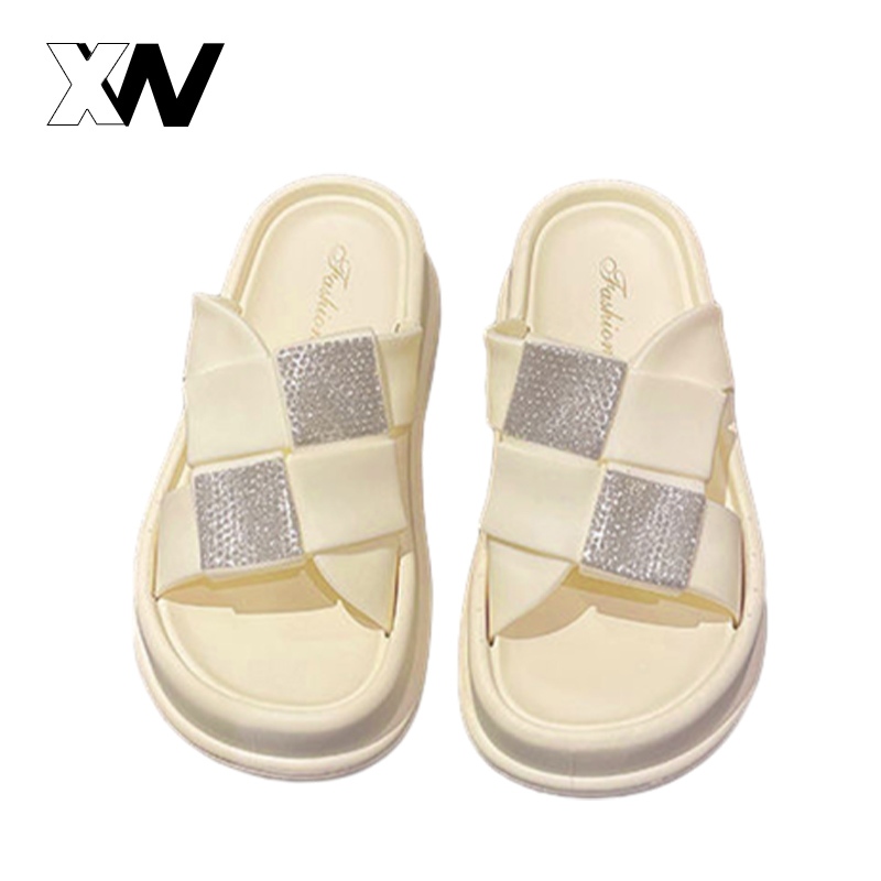 XWbrand   NEW รองเท้าแตะแบบสวม รุ่นนี้เสริมส้นโดนใจแน่นอน วัสดุทำจากยาง คุณผู้หญิงมีติดตู้ไว้รับรองว่าคุ้ม ราคา ถูกที่สุด ดีลบีเคเค