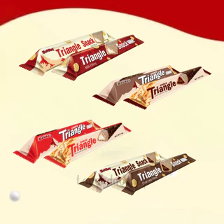 Triangle ขนมอบรูปสามเหลี่ยม ตรา Dat Dat แดทแดท อร่อยสอดไส้ครีมเต็มๆคำ