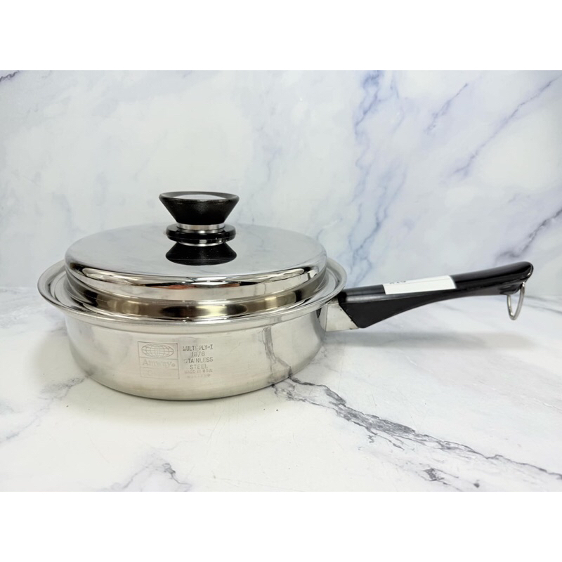 หม้อด้าม Amway Queen ขนาด 22x5.8ซม. Made in USA. (บ่อ : X18)