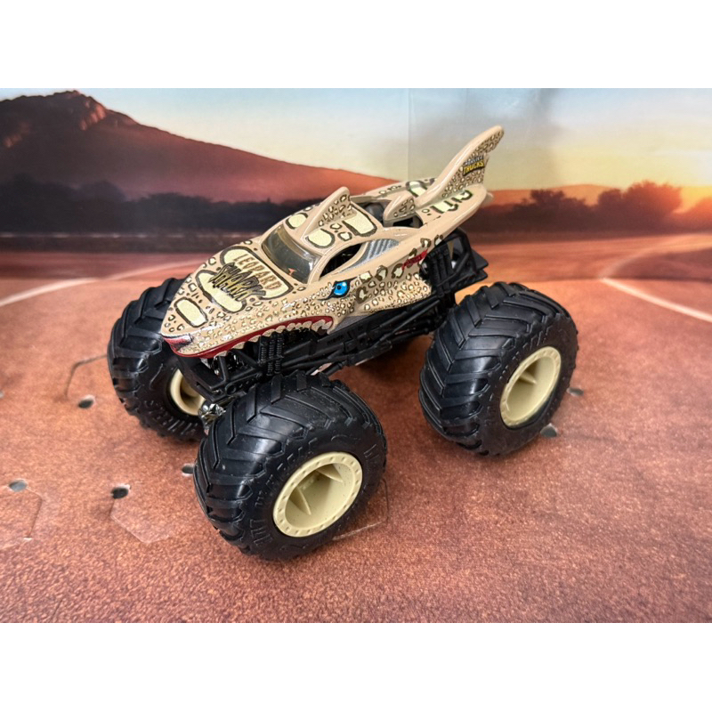 Hot Wheels Monster Truck ขนาด 1:64  Monster Jam Tiger Shark ฉลาม นอกแพ็ค ของพร้อมส่ง