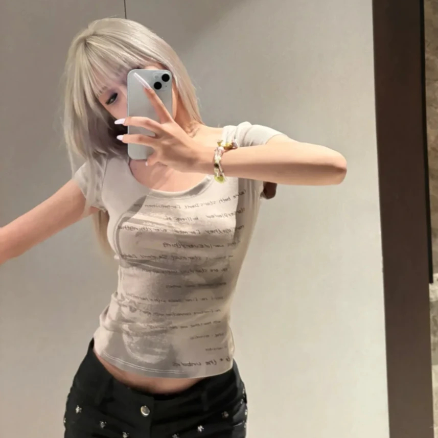 เสื้อยืดวินเทจพิมพ์ลาย คอกลม แขนสั้นทรงสั้น สไตล์อเมริกัน ฮอตรับซัมเมอร์ ใส่แล้วดูผอม แมทช์ง่าย มีเสน่ห์เกินต้าน