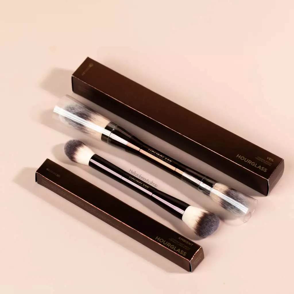 HOURGLASS แปรงแต่งหน้า VEIL POWDER BRUSH / AMBIENT LIGHTING EDIT BRUSH