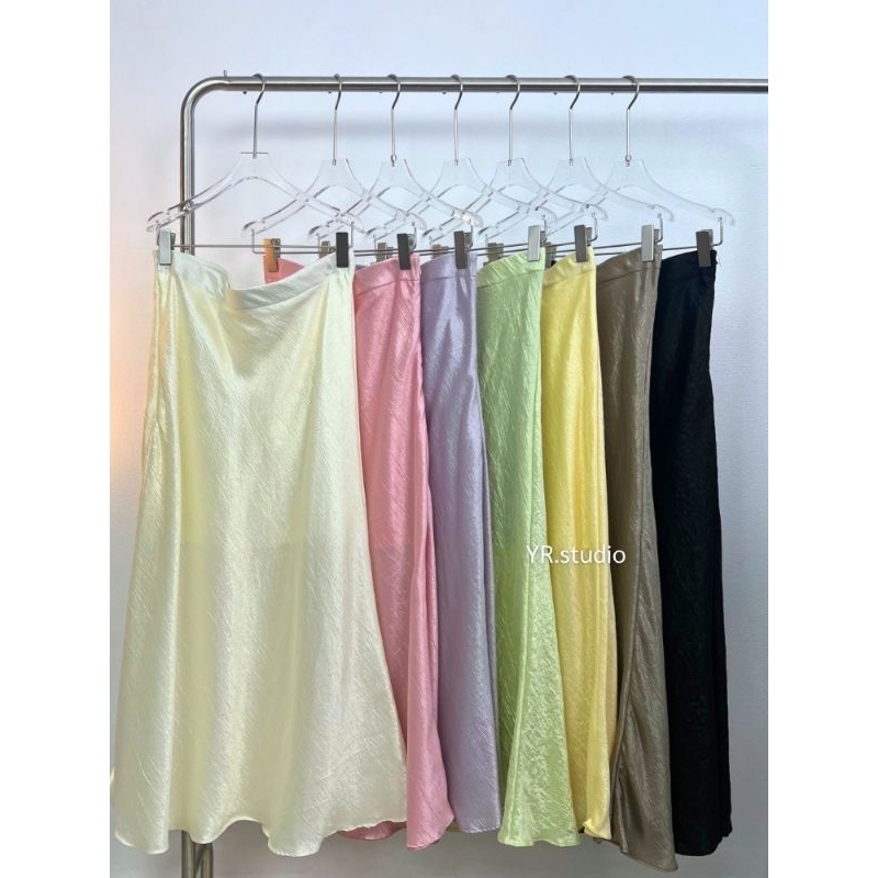 Lily maxi กระโปรงซาตินผ้าซาตินอัดยับพรีเมียม งานสวย กระโปรงมีซับในนะคะ เเต่งซิปข้างผ้าพริ้ว สวย Clothing