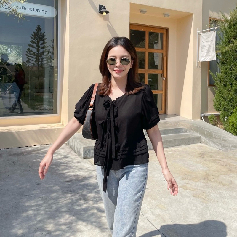 BAGEL BLOUSE เสื้อแพทเทิร์นน่ารัก ผ้าลินินเนื้อนิ่มทิ้งตัว ดีเทลผูกโบว์ด้านหน้า แขนพอง - รูปที่ 7