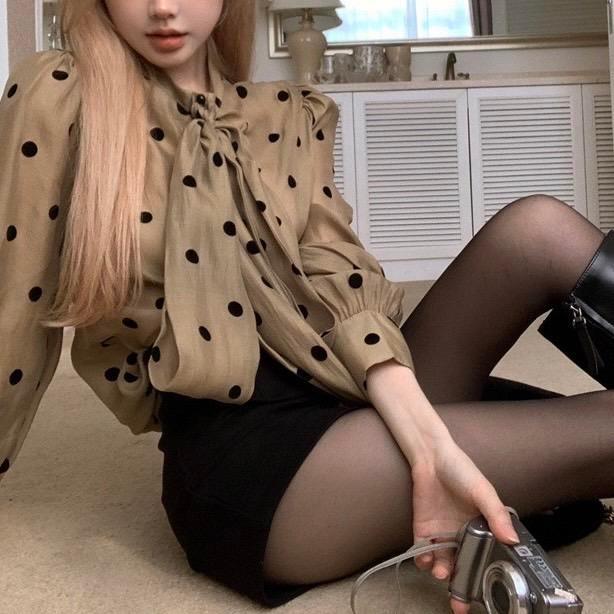 (พร้อมส่ง)รุ่น(GMGTI-Big Bow Dots03)เสื้อแขนยาว ผ้าคอตตอนลินินเส้นใยธรรมชาติ สีกาแฟ เสื้อคอเต่า แขนพองพิมพ์ลายจุดทั้งตัว