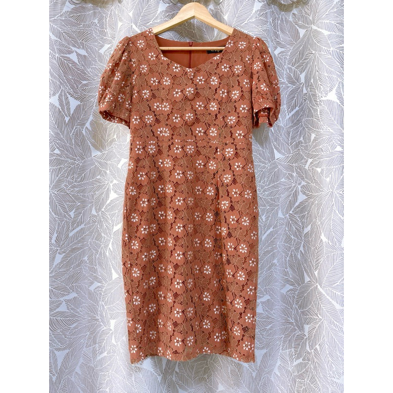 เดรสผ้าลูกไม้สีส้มอิฐ AP Style size L🧡✨