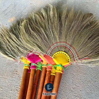 ไม้กวาดดอกหญ้าราคาถูก คละสี (ด้ามไม้) ยาว 70 cm ไม้กวาดไม้ไผ่ broom ไม้กวาดทำความสะอาดพื้น กวาดบ้าน