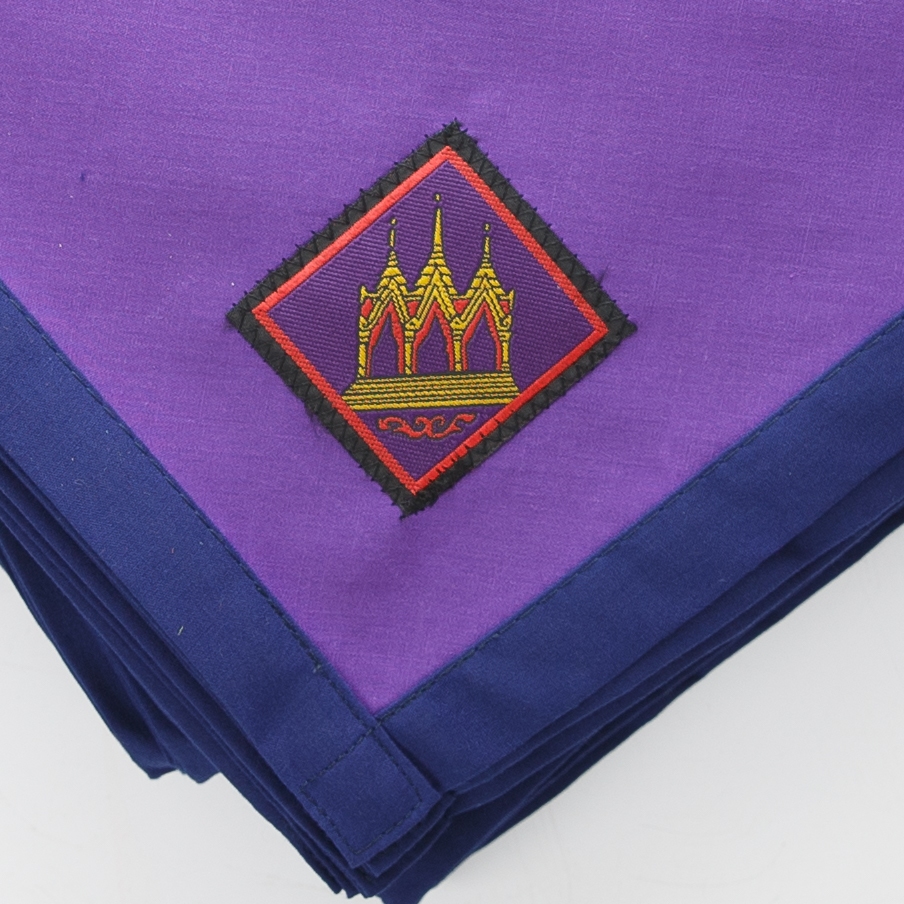 ผ้าพันคอลูกเสือสำหรับคุณครู เขตภาคเหนือตอนล่าง – ผ้าฝ้ายผสม สีประจำจังหวัด มาตรฐานลูกเสือไทย