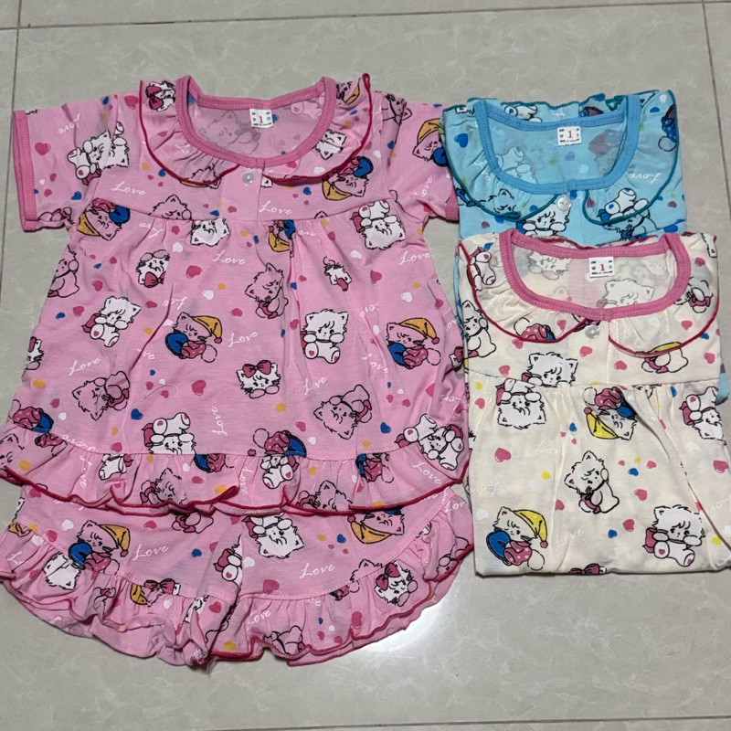 ลายใหม่มาแล้ววว ผ้านิ่ม เนื้อดี ลายสวย พร้อมส่ง ชุดนอนเด็ก คอบัวแขนสั้นชายระบาย+กางเกงขาสั้น น่ารักมากค่ะ