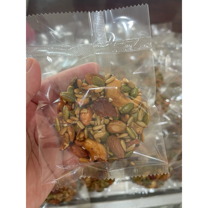 คุกกี้ธัญพืชและผลไม้ 10 ชนิด ไร้แป้ง ไร้น้ำตาล 1 กล่องมี 6 ชิ้น