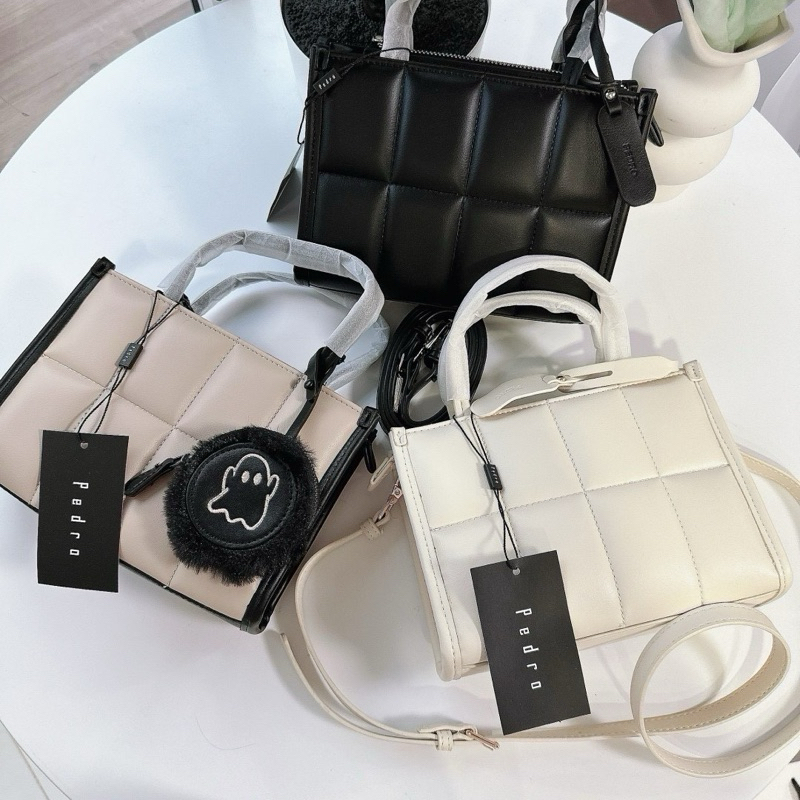กระเป๋าถือ pedro ทรง tote หนังนิ่ม☁️ มีสายยาว สวยมาก💕