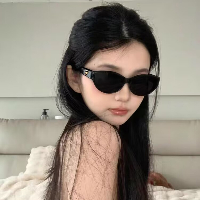 แว่นกันแดดทรงรีแคทอายสีดำสำหรับผู้หญิง 2025 แว่นกันแดดป้องกันรังสีอัลตราไวโอเลตสไตล์ใหม่ระดับไฮเอนด์ทำให้ใบหน้าของคุณดูเ - รูปที่ 2