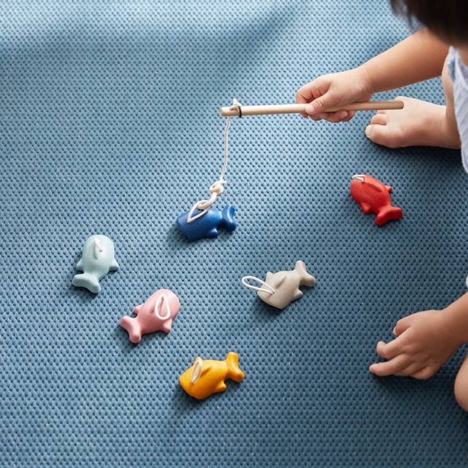 PlanToys ของเล่นไม้ 4646 Fishing Game เกมตกปลา เสริมพัฒนาการ สำหรับเด็กอายุ 3 ปี ขึ้นไป ราคา ถูกที่สุด ดีลบีเคเค แกลเลอรีภาพที่ 2