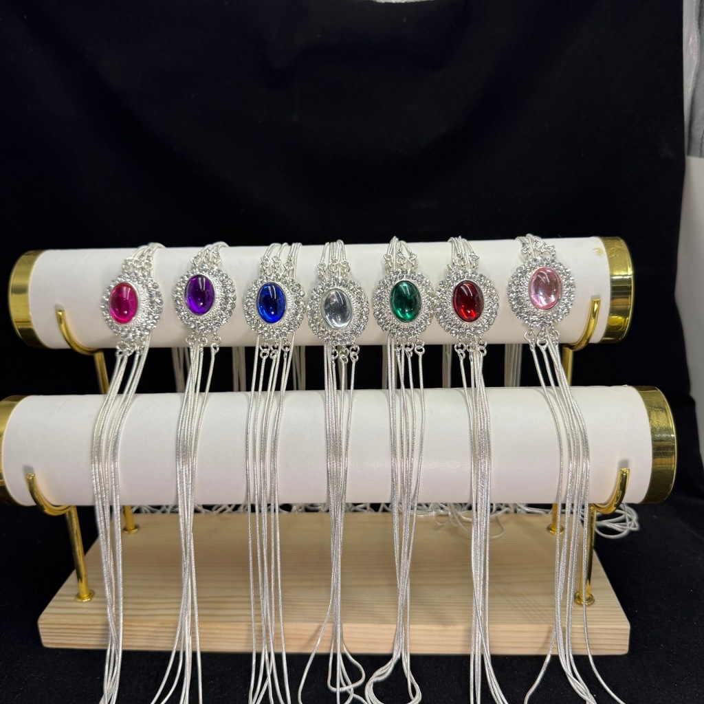 สังวาลย์ประดับพลอย สีนาก เงิน ทอง สายสามเส้น ย้อนยุค สวมใส่กับชุดไทโบราณ