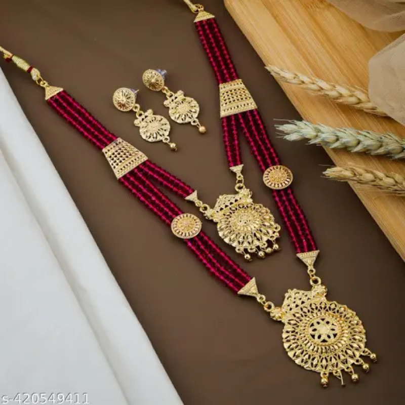 ชุดเครื่องประดับอินเดียพร้อมต่างหู Indian jewelry set with earrings woman