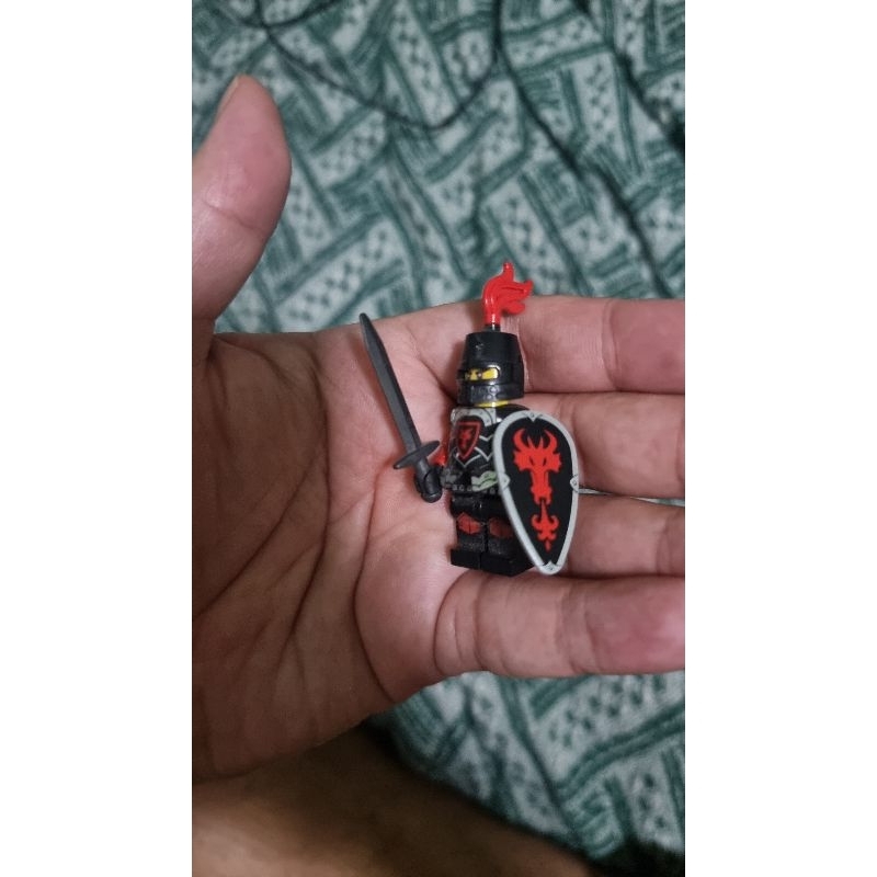 Lego Castle Dragon KNIGHT Black Red Armor