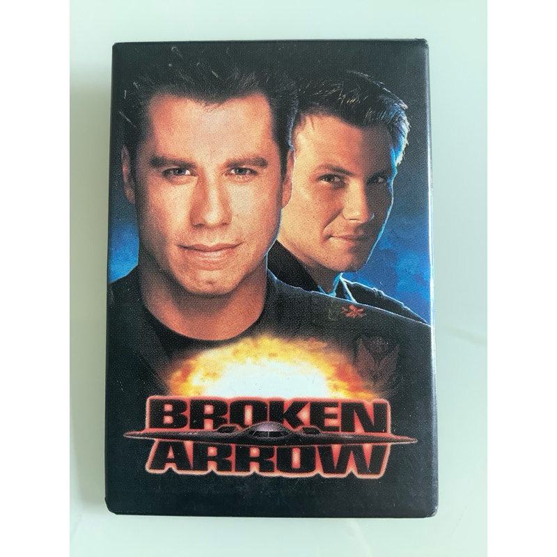 NO.192 handbillมือสอง เข็มกลัด BROKEN ARROW ขนาด ยาว 8 เซนติเมตร กว้าง 5.5 เซนติเมตร