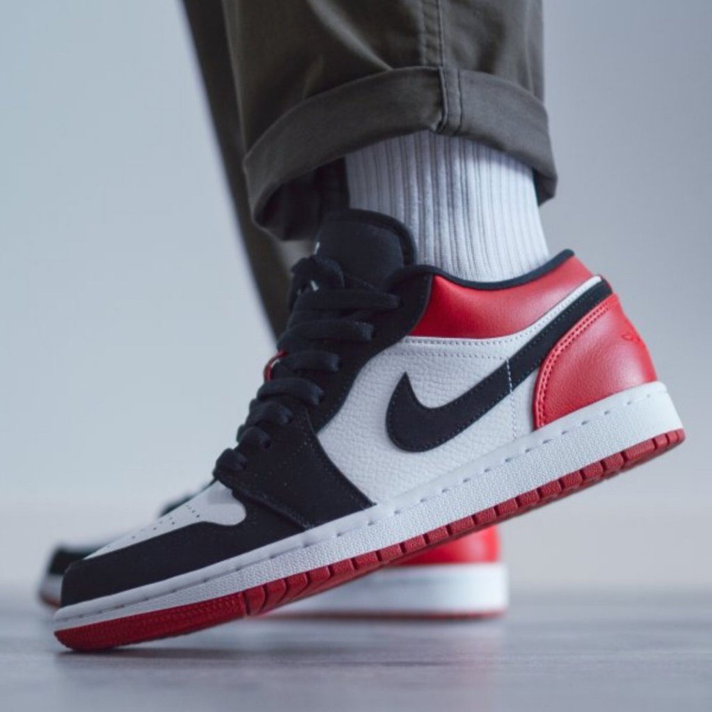 [รูปแบบใหม่]🚚รองเท้าผ้าใบ Air Jordan 1 Low Smoke Grey/BlackToe/Panda /Air Force 1 07 CW2288-111
