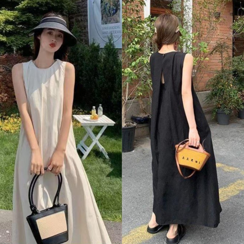 เดรสทรงเอ คอกลมแขนกุด ดีเทลเว้าหลัง แต่งกระดุมตรงกลาง สีพื้นมินิมอล Dress คนท้องใส่ได้ สีดำ #9712