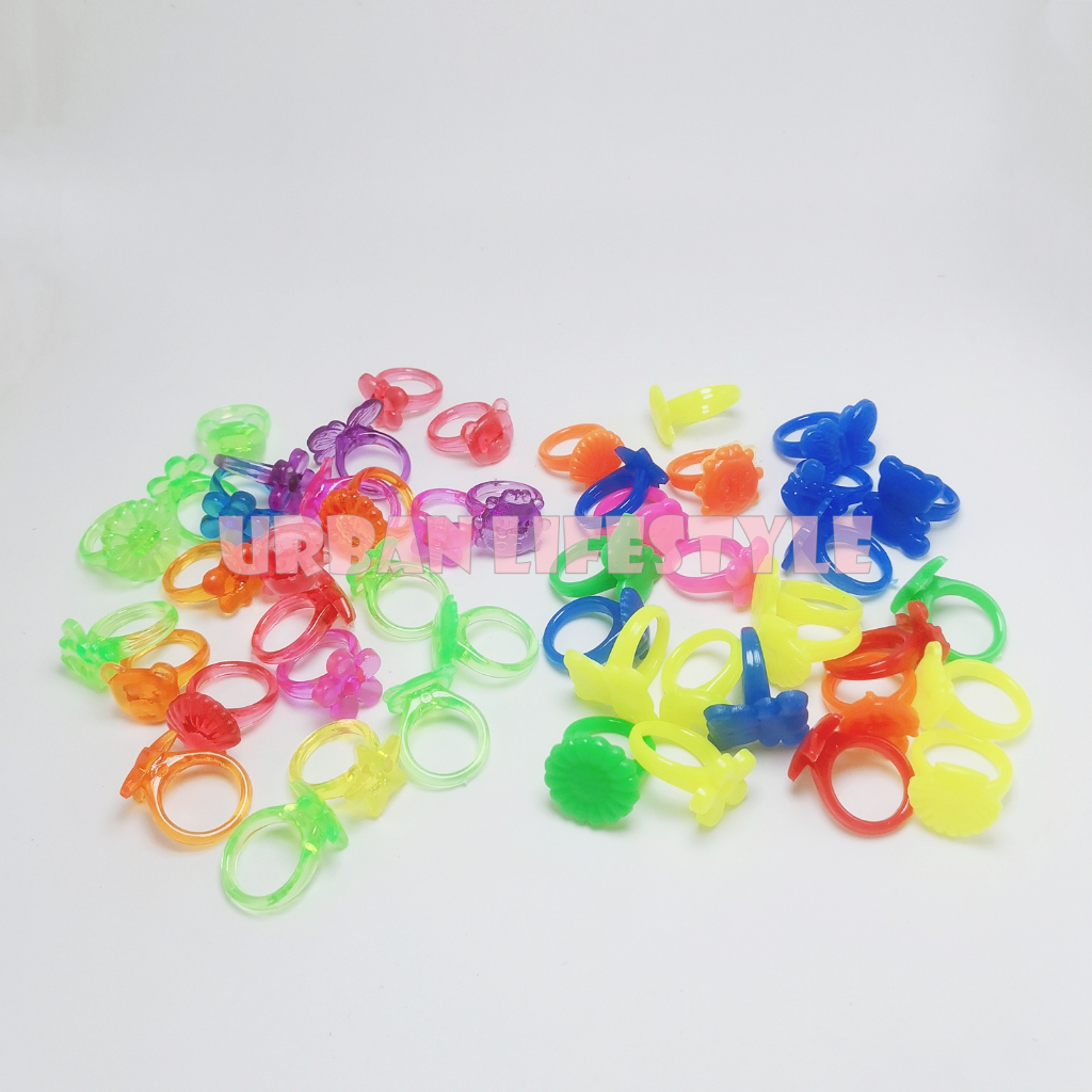 แหวนพลาสติก ลายแฟนซี สีสดใส / สีใส คละสี คละลาย แหวนของเล่น ของเล่นโบราณ ขนาด 100 / 500 กรัม