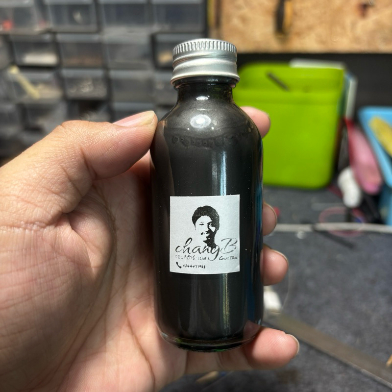 กราไฟท์กีต้าร์ ชนิดทาสำหรับห้องวงจร(ไม่ผสมสี กราไฟต์เป็นสีเทา)