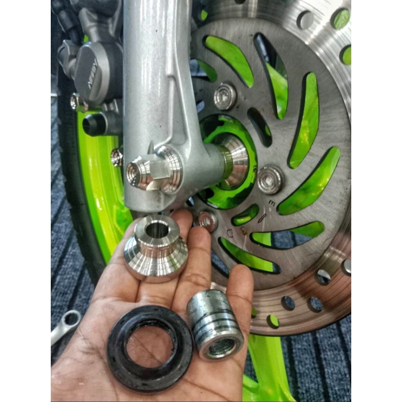 บูทล้อหน้า​ ข้างขวา​​ สแตนเลส W110i LED W125iปลาวาฬ LED,W125i บังลม(1ตัว)