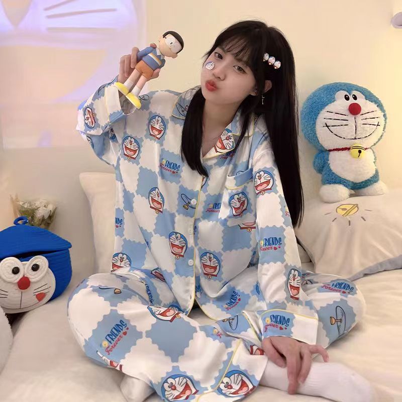 สินค้าใหม่จะถูกจัดส่งทันที ชุดนอนสตรี วัสดุผ้าไหมนม เเขนยาว-ขายาว มีหลายลายให้เลือก ผ้าดี ฟรีไซส์