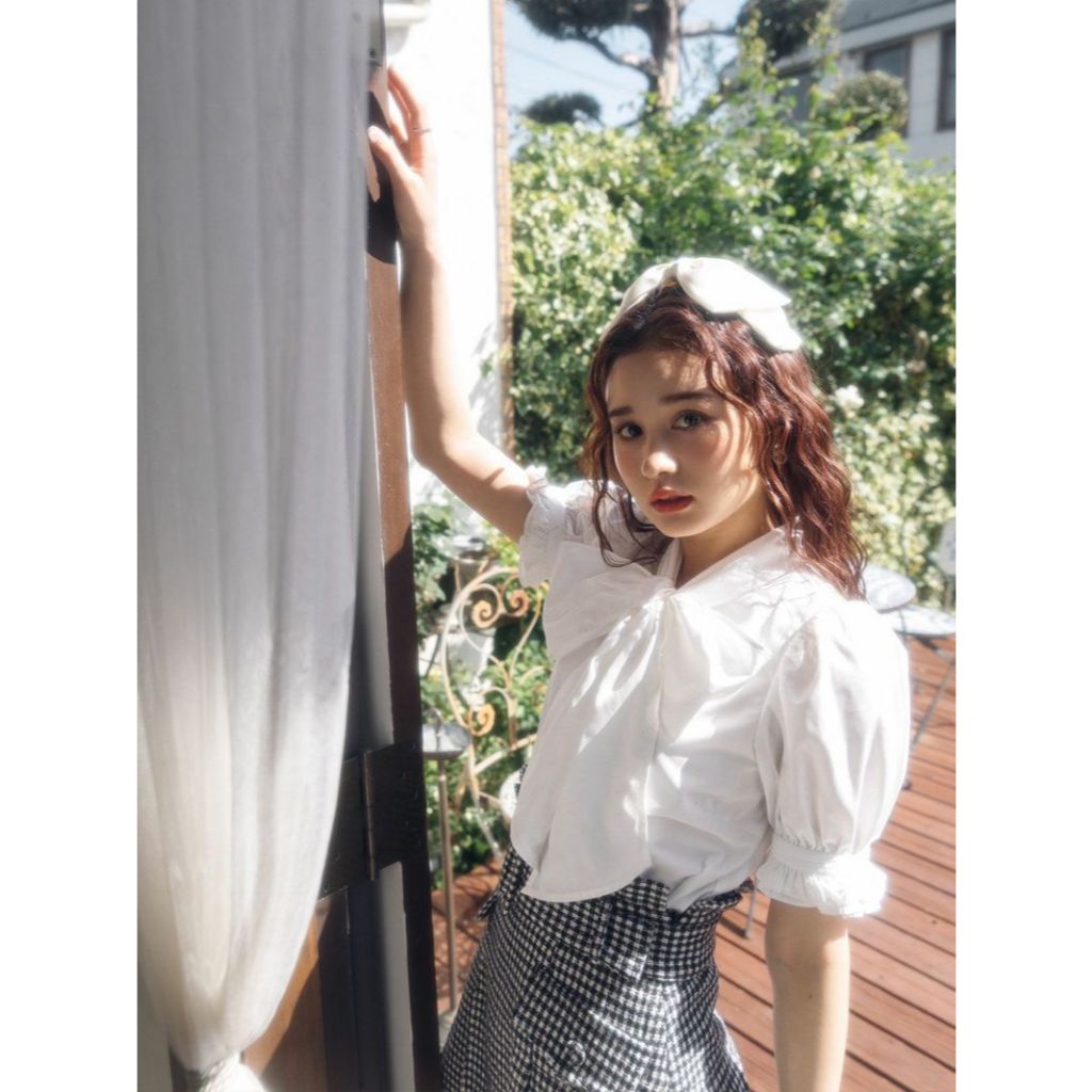 เสื้อเบลาส์แขนพองแบบริบบิ้นวอลลุ่ม - รูปที่ 4