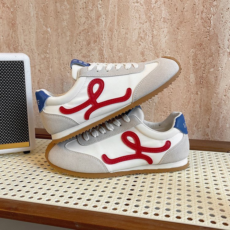 รองเท้าผ้าใบสตรีสไตล์เกาหลี รองเท้าลำลองของนักเรียน เบาสบาย กันลื่นและทนต่อการสึกหรอ