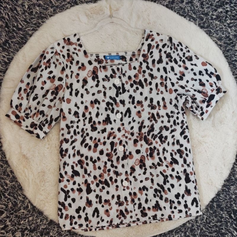 เสื้อแขนสั้น ลายเสือ ป้าย everything 2019 #XS