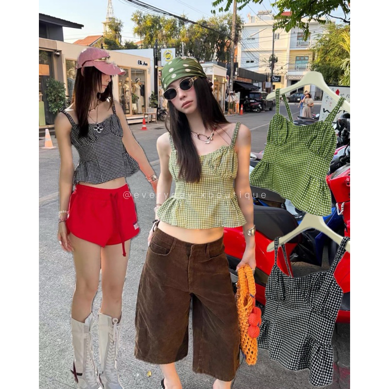 พร้อมส่ง📌𝗖𝗛𝗜𝗖 𝗖𝗛𝗘𝗖𝗞 𝗙𝗟𝗔𝗥𝗘 𝗧𝗢𝗣🍐🖤เสื้อสายเดี่ยวลายตารางใส่แล้วให้ฟีลน่ารักแบบไม่ตั้งใจ จีบชายระบาย ons