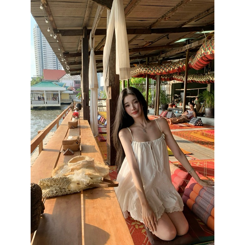 🔖We show : เดรสสายเดี่ยว งานผ้าฉลุปักลายดอก มีเชือกรูดผูกอก มียางยืดด้านหลัง แต่งระบายชายกระโปรง ผ้าพริ้วสวย งานมีซับใน