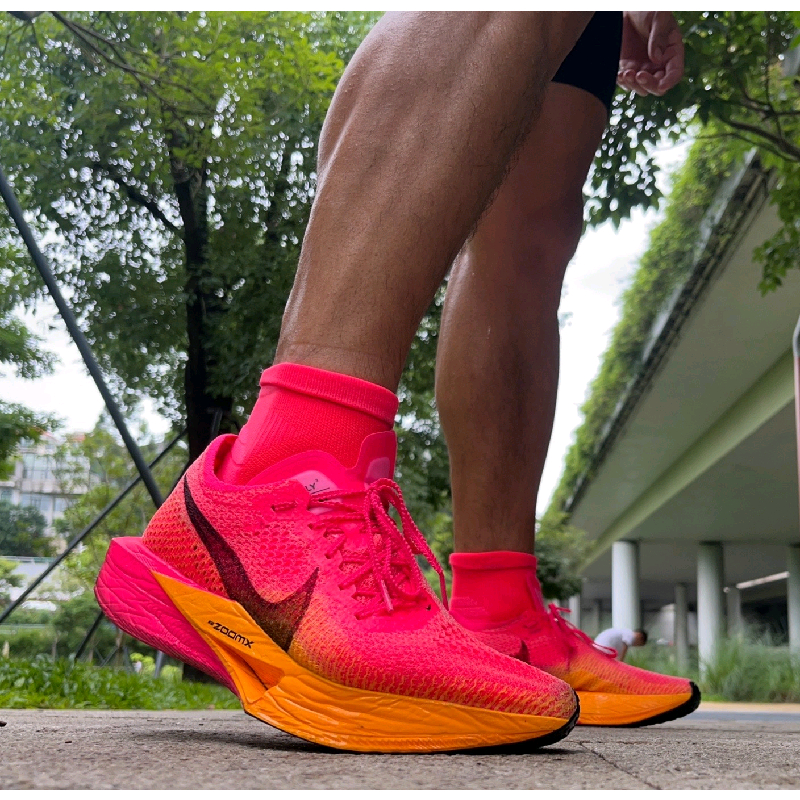 Nike ZoomX Vaporfly Next% 3 Volt  รองเท้าผ้าใบ สำหรับทั้งชายและหญิง(ของแท้ 100%)