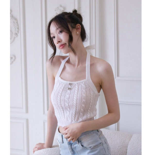 Evelyn Bloom Knit Top  เสื้อไหมพรมผูกคอ – โปรปัง
