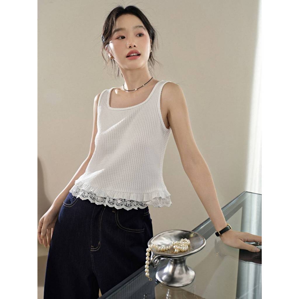 [พร้อมส่ง/Preorder] KUOSE : Textured Floral Top