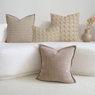 หมอนอิงสไตล์มินิมอลโทนสีครีมน้ำตาลอ่อน