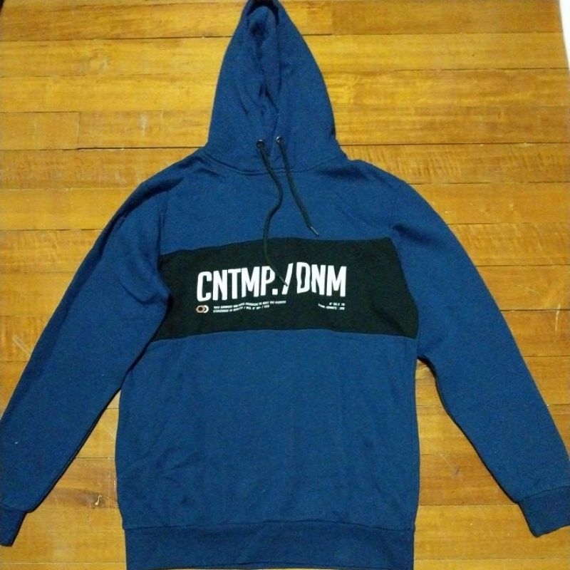 เสื้อฮู้ดดี้แขนยาว แนวแฟชั่น FSBN มือสอง สภาพดี ของพร้อมส่งครับ