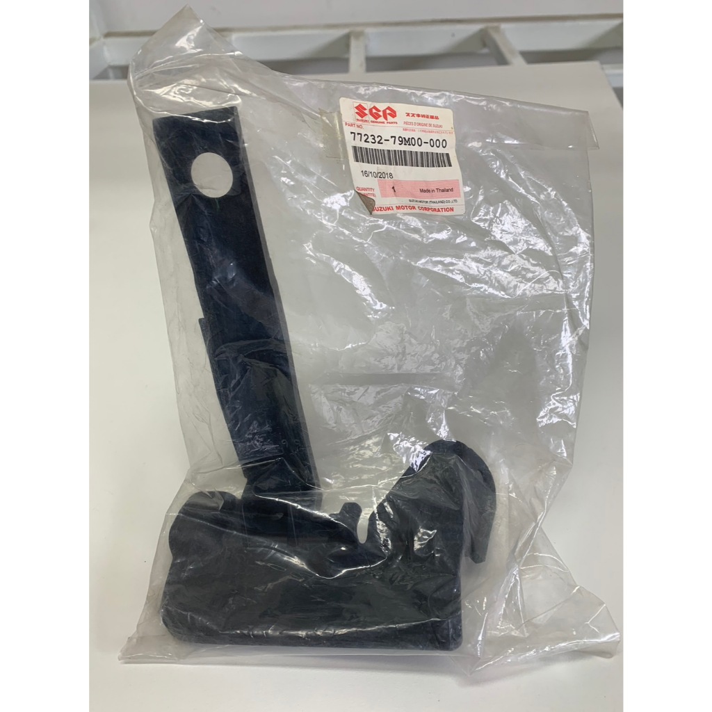 ลิ้นกันโคลนหลังขวาAVB412(รถCiaz)