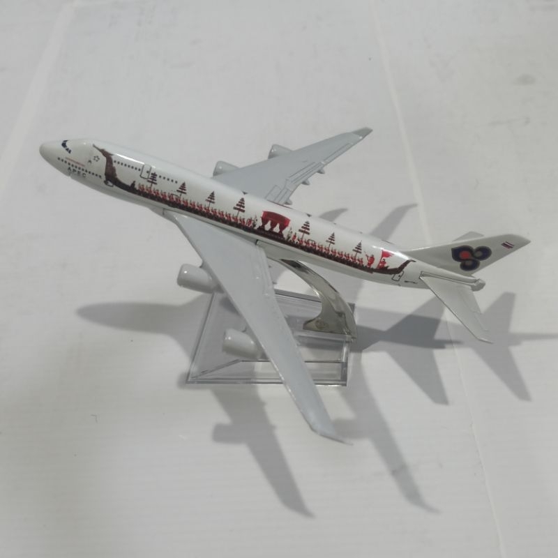 Model เครื่องบินรุ่น 747 การบินไทย Paint เป็นเรือสุพรรณหงส์