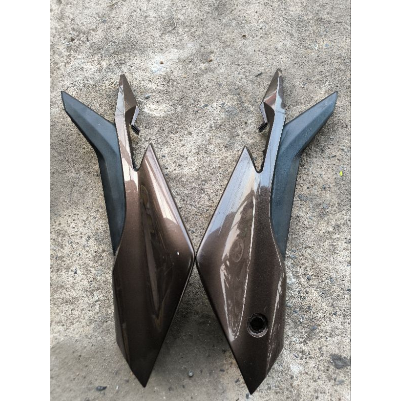 ชุดสีท้ายCBR300 แท้ถอด สีน้ำตาล มือ✌️ ไม่แตกไม่หัก มีรอยนิดหน่อยตามการใช้งาน