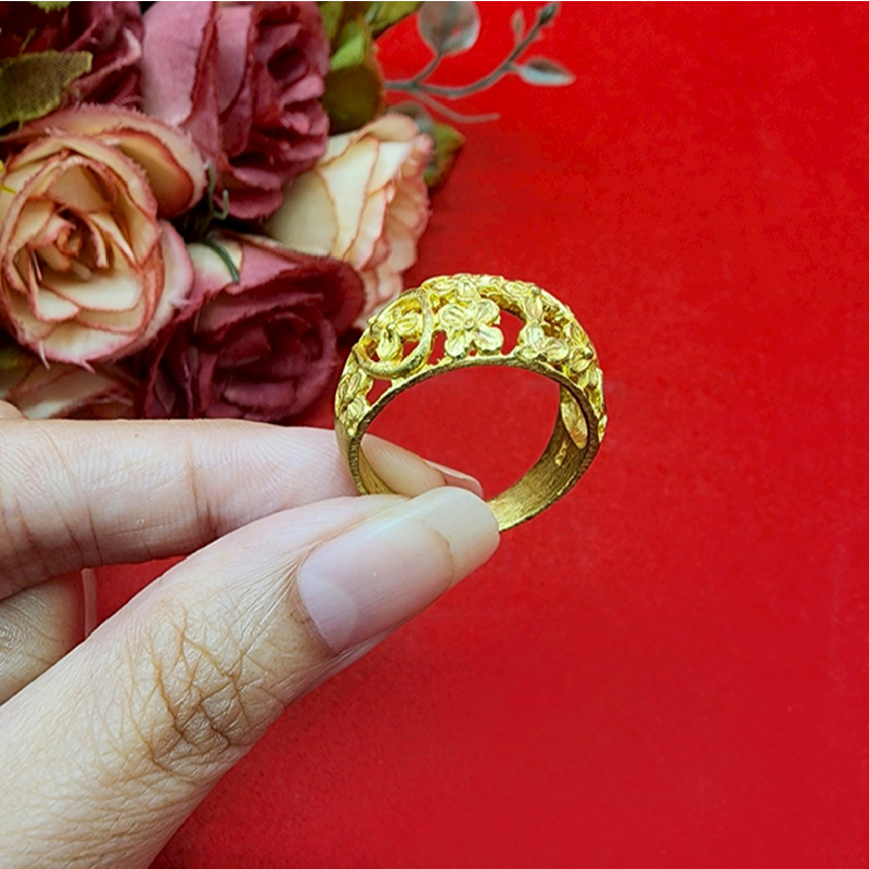แหวนงานดิบทองเหลืองฉลุลายดอกไม้ งานดิบไม่ได้ชุบ ทองเหลืองโบราณ แฟชั่น ใส่ได้ทุกโอกาส ใส่อาบน้ำได้ พร้อมส่ง รูปถ่ายจากสิน - รูปที่ 2
