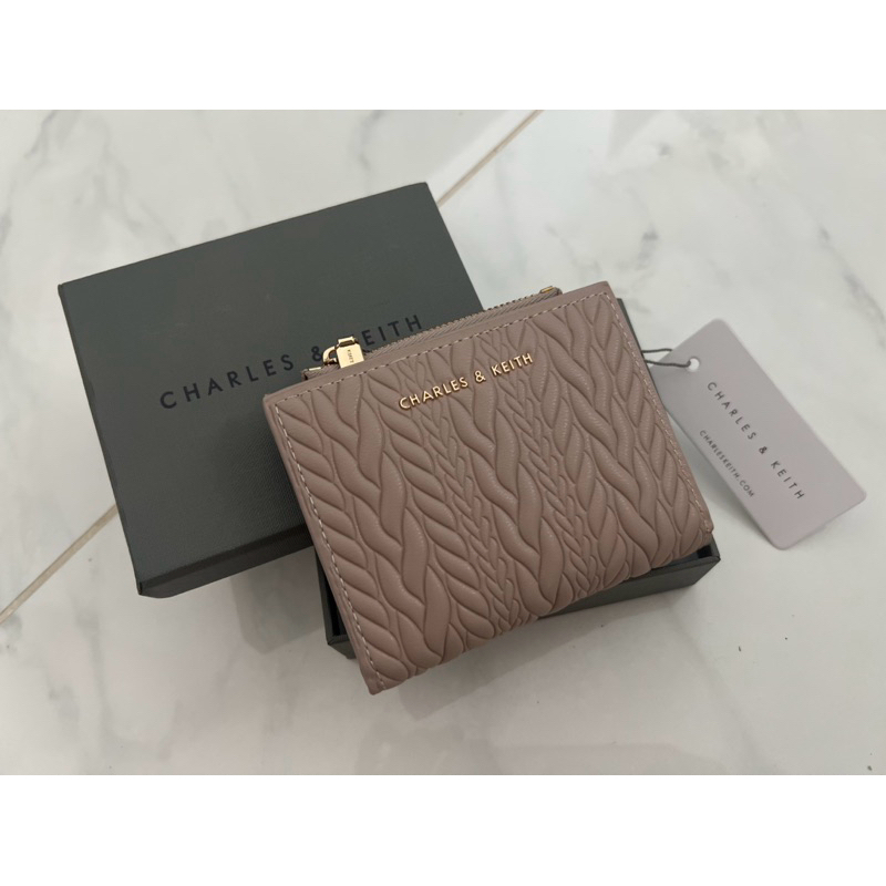 pre-order กระเป๋าสตางค์ charles&keith